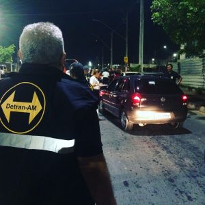 Imagem da notícia - Detran-AM autua mais de 240 motoristas e retira de circulação 77 veículos