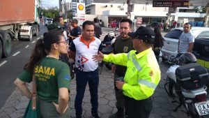 Imagem da notícia - Ibama, Detran e Manaustrans realizam ação na Avenida Ephigênio Sales para prevenir a colisão de veículos com periquitos de asa branca.