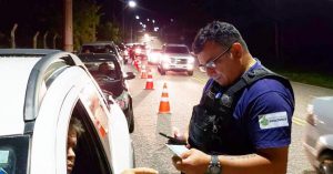 Imagem da notícia - Final de semana teve 22 motoristas flagrados dirigindo sob o efeito de álcool
