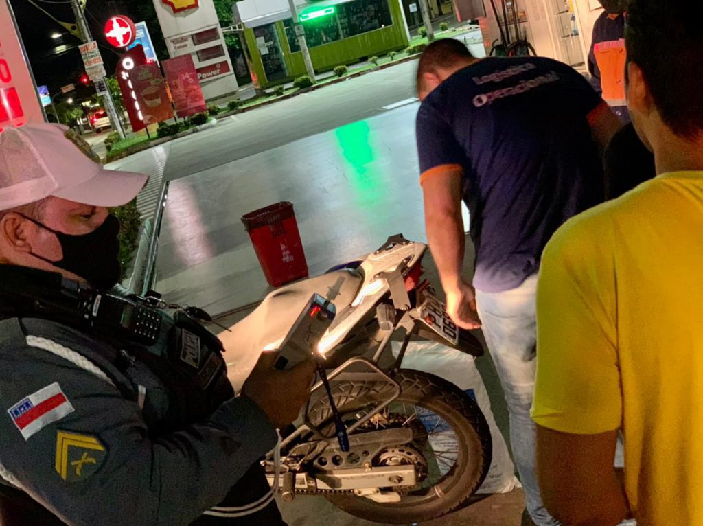 Fiscalização do Detran-AM impede "rolezinho" na zona norte e fecha duas festas clandestinas