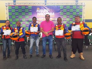 Imagem da notícia - Governo do Amazonas entrega 150 kits de segurança para mototaxistas de Maués