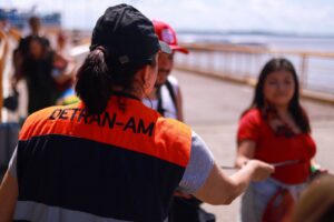 Imagem da notícia - Festival de Parintins 2024: Detran-AM distribui mapa de acesso e revista educativa para turistas