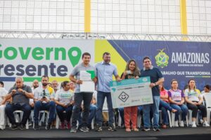 Imagem da notícia - Governo Presente: Detran-AM realiza a entrega de 50 CNHs e 48 certificados emitidos pela Eptran