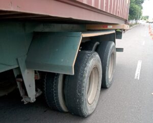 Imagem da notícia - Detran-AM: Fiscalização flagra jovem de 17 anos conduzindo caminhão trator sem CNH