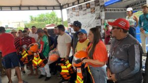 Imagem da notícia - Detran-AM contempla 230 mototaxistas com kits de capacete e colete em Borba
