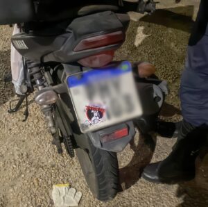 Imagem da notícia - Detran-AM: Durante fiscalização, condutores são presos por adulteração de placa e desacato