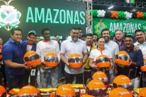Imagem da notícia - Detran-AM contempla 100 mototaxistas de Rio Preto da Eva com kits de segurança
