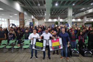 Imagem da notícia - Governador Wilson Lima entrega kits de segurança para motofretistas e lança plataforma de cursos de trânsito EaD