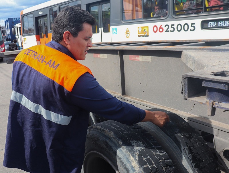 Detran-AM autua mais de 3.280 veículos na operação ‘Carga Pesada’ em 2025