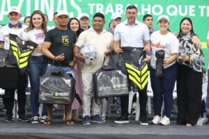 Imagem da notícia - Detran-AM contempla, pela primeira vez, motofretistas de Maués com kits de segurança