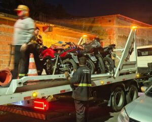 Imagem da notícia - Detran-AM e PMAM ‘desmontam’ adega e removem 120 motocicletas irregulares, na zona norte de Manaus