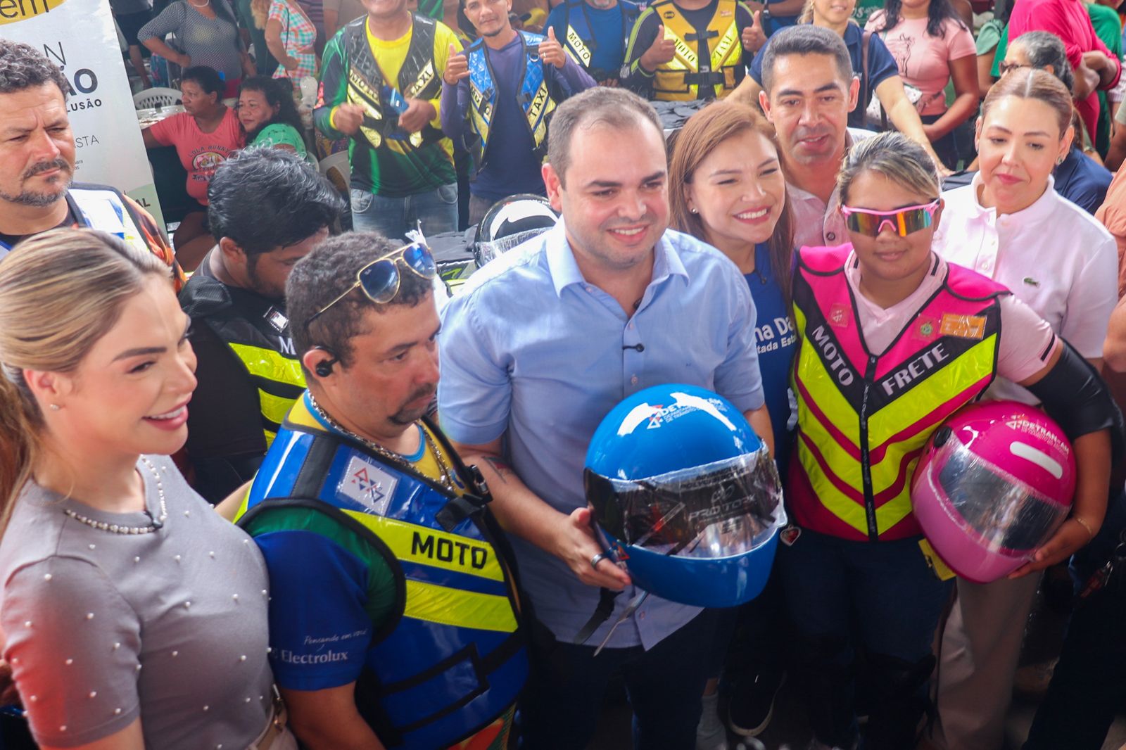 Governo Presente: Detran-AM entrega 210 kits de segurança a mototaxistas e motofretistas em Presidente Figueiredo